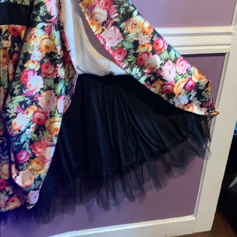 Hearts & Roses Dress - Picture 6 of 6